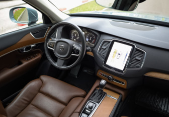 Подержанный автомобиль Volvo XC90 2019 года (9 фото)