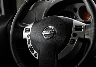 Подержанный автомобиль Nissan X-Trail 2010 года (12 фото)