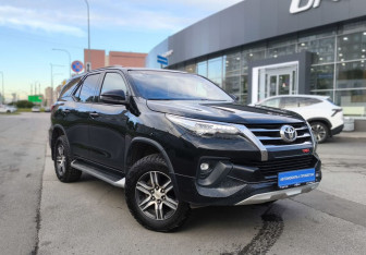 Подержанный автомобиль Toyota Fortuner 2019 года (3 фото)