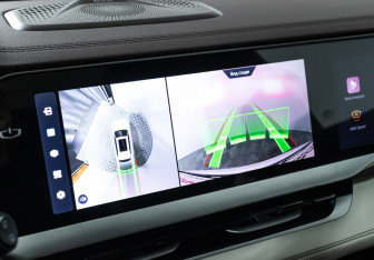 Подержанный автомобиль Geely Monjaro 2023 года (17 фото)