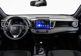 Подержанный автомобиль Toyota RAV4 2018 года (10 фото)