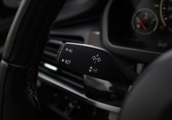 Подержанный автомобиль BMW X5 M 2017 года (12 фото)