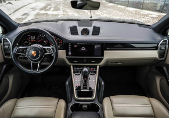 Подержанный автомобиль Porsche Cayenne 2019 года (11 фото)