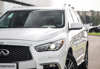 Подержанный автомобиль Infiniti QX60 2017 года (2 фото)