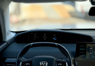 Подержанный автомобиль Changan UNI-K 2023 года (16 фото)