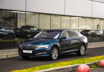 Подержанный автомобиль Skoda Superb Liftback 2022 года (3 фото)
