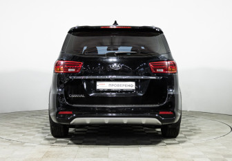 Подержанный автомобиль Kia Carnival 2019 года (6 фото)