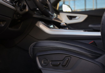 Подержанный автомобиль Audi Q8 2019 года (29 фото)