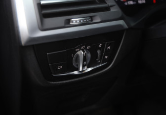 Подержанный автомобиль BMW X3 2021 года (27 фото)