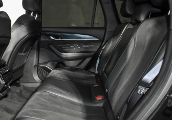 Подержанный автомобиль Geely Monjaro 2024 года (12 фото)