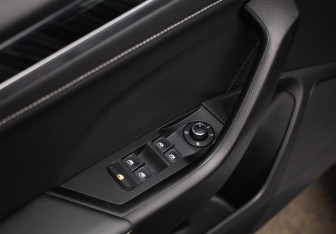 Подержанный автомобиль Skoda Superb Liftback 2023 года (27 фото)