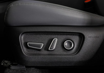 Подержанный автомобиль Toyota RAV4 2026 года (36 фото)