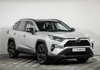 Подержанный автомобиль Toyota RAV4 2021 года (3 фото)