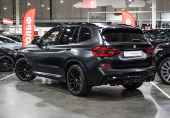 Подержанный автомобиль BMW X3 2018 года (10 фото)
