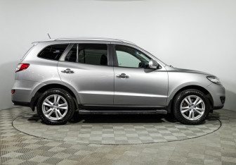 Подержанный автомобиль Hyundai Santa Fe 2011 года (4 фото)