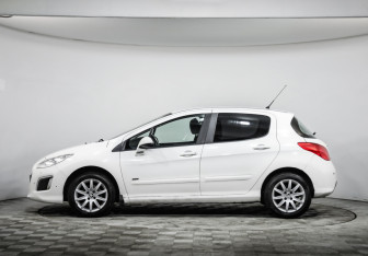 Подержанный автомобиль Peugeot 308 Hatchback 2011 года (8 фото)