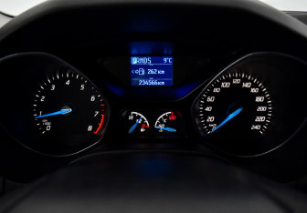 Подержанный автомобиль Ford Focus Sedan 2013 года (19 фото)