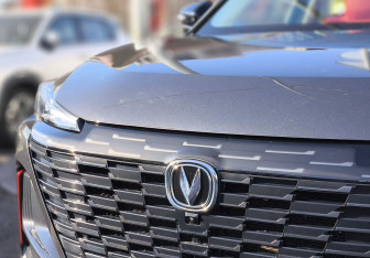 Подержанный автомобиль Changan UNI-S 2024 года (9 фото)