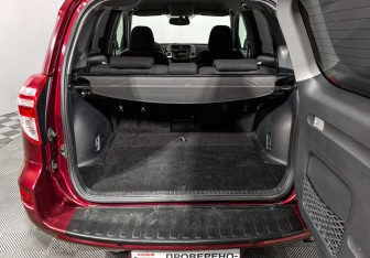 Подержанный автомобиль Toyota RAV4 2010 года (18 фото)