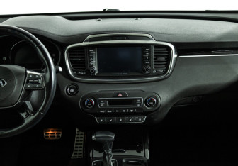 Подержанный автомобиль Kia Sorento 2018 года (14 фото)