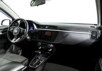 Подержанный автомобиль Kia Rio Hatchback 2021 года (9 фото)