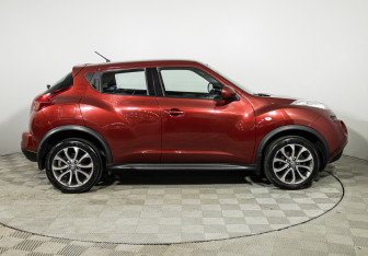 Подержанный автомобиль Nissan Juke 2011 года (4 фото)