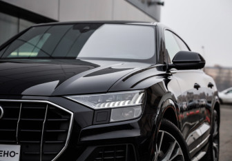 Подержанный автомобиль Audi Q8 2018 года (2 фото)