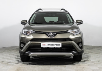 Подержанный автомобиль Toyota RAV4 2018 года (2 фото)