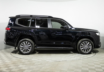 Подержанный автомобиль Toyota Land Cruiser Suv 2021 года (4 фото)