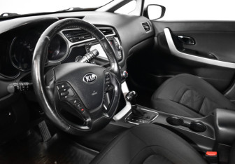 Подержанный автомобиль Kia Ceed Wagon 2016 года (13 фото)