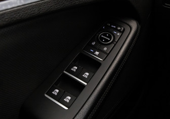 Подержанный автомобиль Hyundai Genesis 2016 года (26 фото)