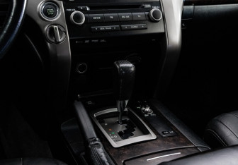 Подержанный автомобиль Toyota Land Cruiser Suv 2011 года (14 фото)