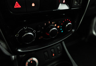 Подержанный автомобиль Nissan Terrano 2016 года (15 фото)