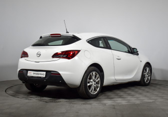 Подержанный автомобиль Opel Astra Hatchback 2013 года (5 фото)