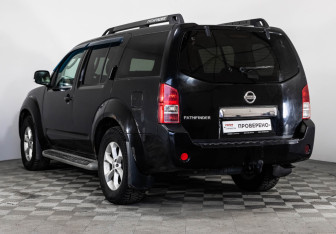 Подержанный автомобиль Nissan Pathfinder 2008 года (7 фото)