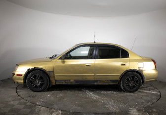 Подержанный автомобиль Hyundai Elantra Sedan 2000 года (8 фото)
