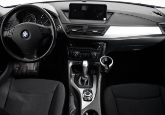 Подержанный автомобиль BMW X1 2010 года (15 фото)