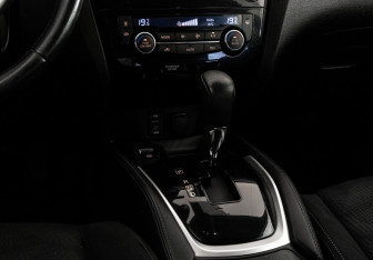 Подержанный автомобиль Nissan X-Trail 2015 года (13 фото)