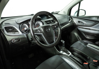 Подержанный автомобиль Opel Mokka 2014 года (11 фото)