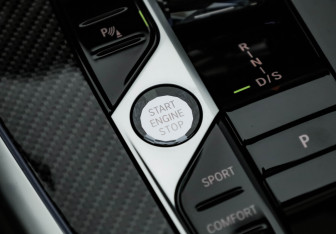 Подержанный автомобиль BMW X7 2023 года (19 фото)