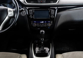 Подержанный автомобиль Nissan Qashqai 2016 года (12 фото)