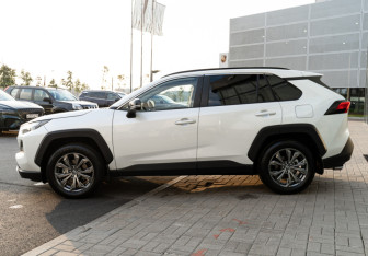 Новый Toyota RAV4 2025 (10 фото)