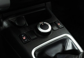 Подержанный автомобиль Nissan X-Trail 2013 года (17 фото)