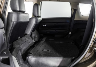 Подержанный автомобиль Mitsubishi Outlander 2016 года (18 фото)