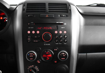 Подержанный автомобиль Suzuki Grand Vitara 2013 года (16 фото)