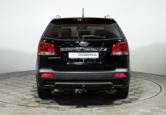 Подержанный автомобиль Kia Sorento 2012 года (6 фото)