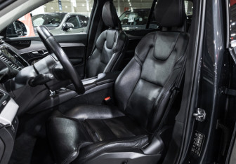 Подержанный автомобиль Volvo XC90 2021 года (17 фото)