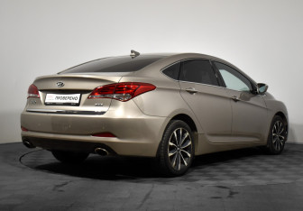 Подержанный автомобиль Hyundai i40 Sedan 2015 года (5 фото)