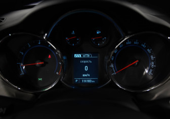 Подержанный автомобиль Chevrolet Cruze Hatchback 2013 года (13 фото)