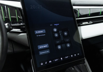 Подержанный автомобиль Geely Atlas 2024 года (19 фото)